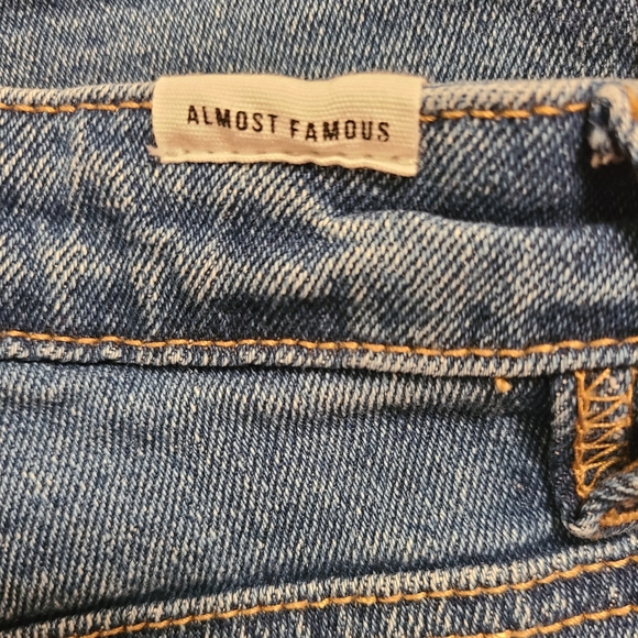 NWT Almost famous blue jeans size 9 - Picture 13 of 14